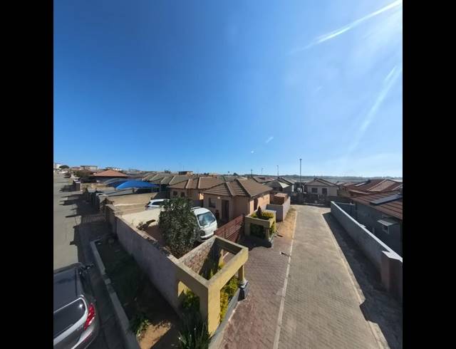 2 BEDROOM HOUSE FOR SALE IN CLAYVILLE